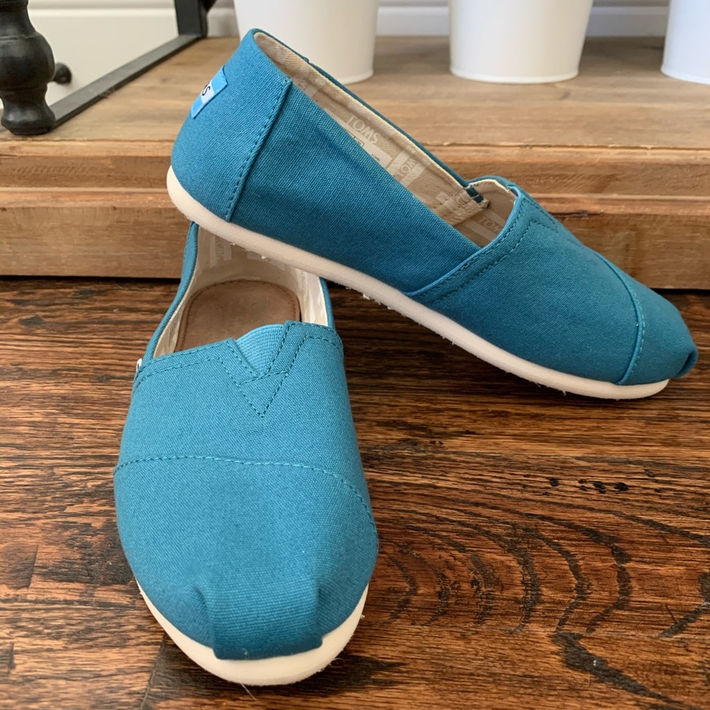 TOMS Classics Turquoise Canvas Slip On Shoes
